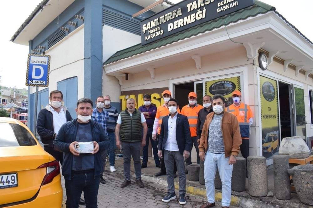 Şanlıurfa’da taksicilerin maske talebi anında karşılandı 