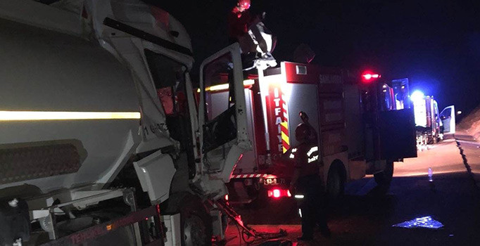 Şanlıurfa'da tanker park halindeki TIR'a çarptı: 1 ölü