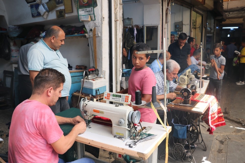 Şanlıurfa’da terzilerin yoğun bayram mesaisi 