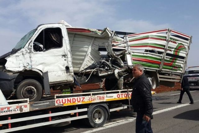 Şanlıurfa'da trafik kazası: 1 kişi öldü, 4 kişi yaralandı