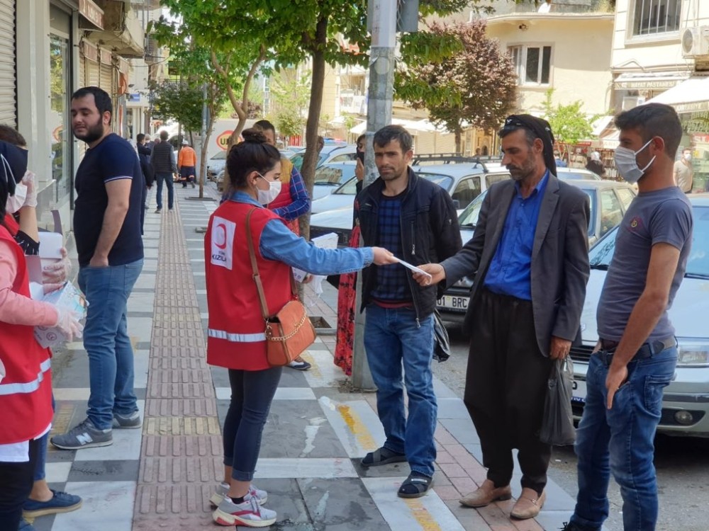 Şanlıurfa’da ücretsiz maske dağıtılıyor 