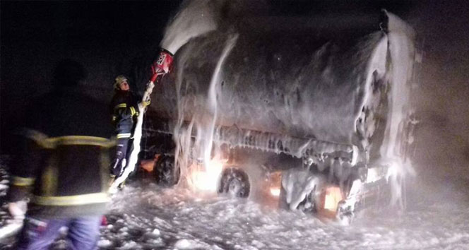 Şanlıurfa'da yakıt tankeri cayır cayır yandı