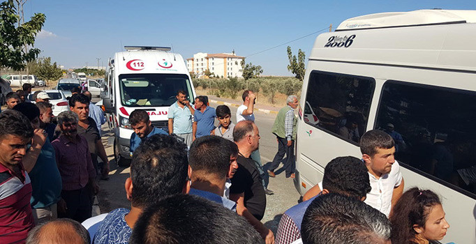 Şanlıurfa’da yolcu minibüsü kamyona çarptı: 3’ü ağır, 8 kişi yaralandı