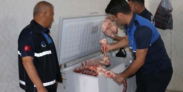 Şanlıurfa’da zabıta ekipleri 1 ton 250 kilogram bozuk et ele geçirdi