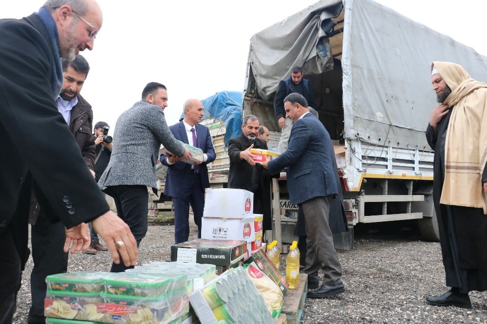 Şanlıurfa’dan İdlib’e 3 tır insani yardım malzemesi gönderildi 