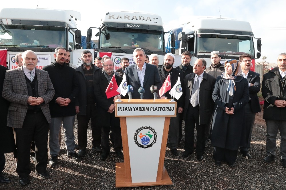 Şanlıurfa’dan Suriye’ye 3 tır yardım gönderildi 
