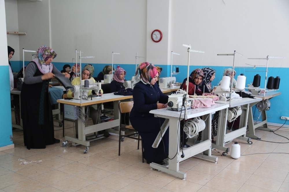Şanlıurfa’lı kadınlar kurslarla meslek sahibi oluyorlar 