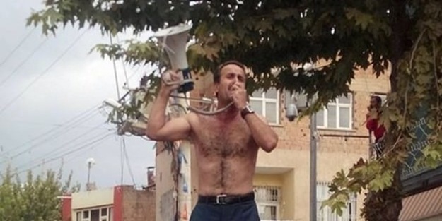 Şanlıurfalı milletvekili adayı Doğru, tepki için soyundu!