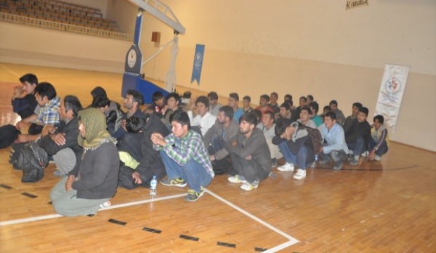 Şanlıurfa'nın Birecik ilçesinde 68 kaçak Afgan yakalandı