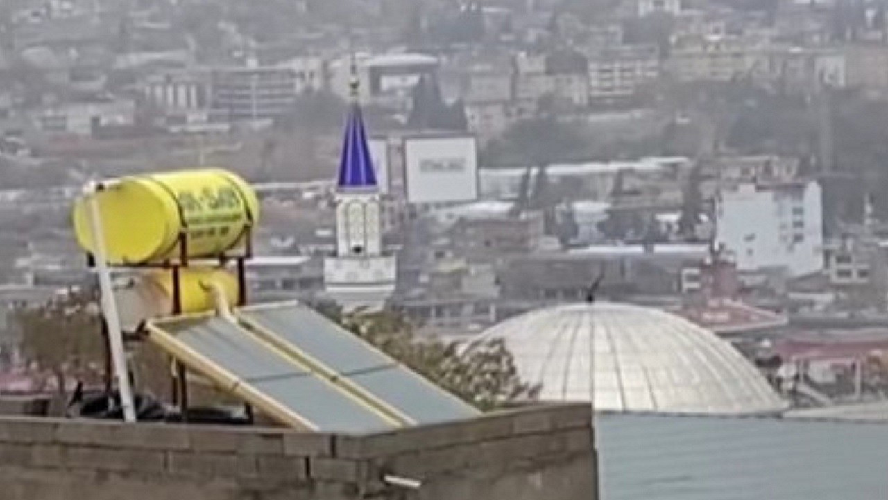 Şans eseri facia yaşanmadı! Tehlike gündüz 'geliyorum' demişti