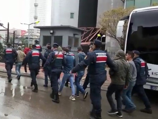 Şantiyeden kablo çalan 8 kişi tutuklandı 