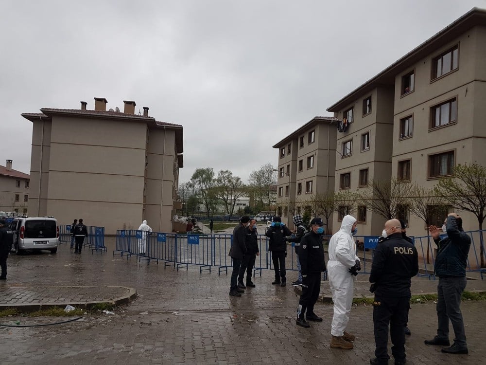 Sapanca’da 5 apartman karantinaya alındı 