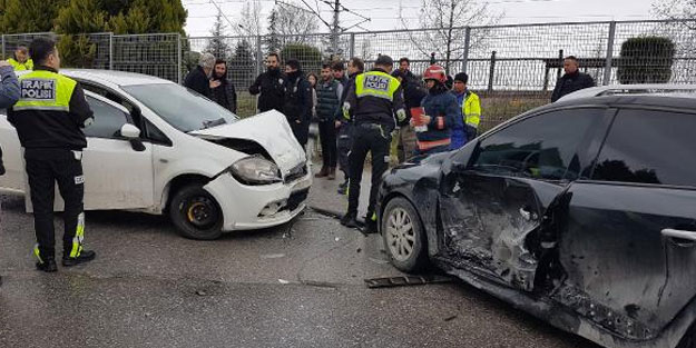 Sapanca'da iki otomobil çarpıştı: 1 yaralı