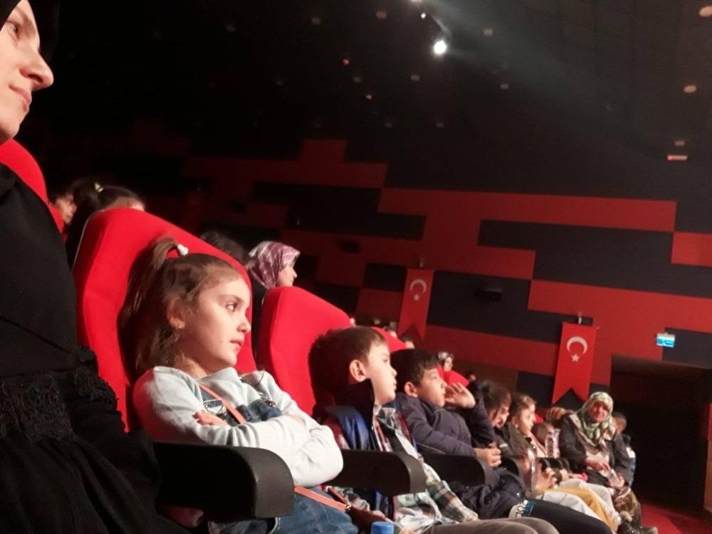 Sapanca’nın çocukları tiyatroda buluştu 