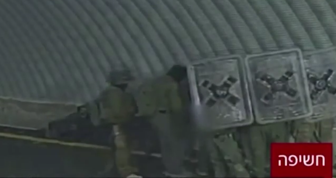 Sapık İsrail askeri kameralar önünde rehineye tecavüz etti! Görüntüleri İsrail televizyonu servis etti