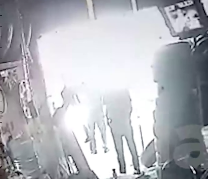 Sapık kamerada! 10 yaşında... Eliyle çıkarıp...