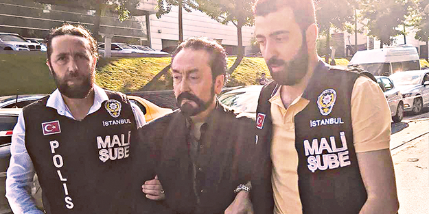 Sapık şebekeye şafak baskını