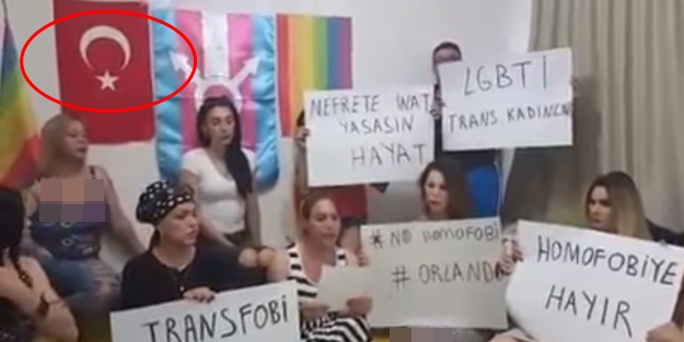 LGBT'li sapkınlardan Türk bayrağına büyük saygısızlık