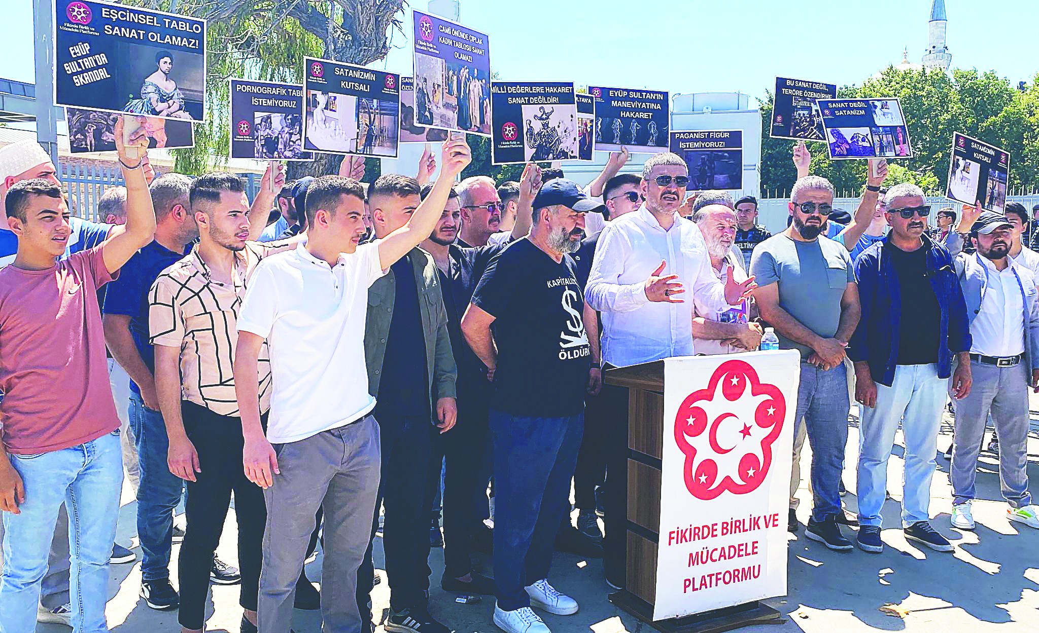 Sapkınlığa tepkiler büyüyor! Ekrem’in Feshanesi’ndeki sapık sergiye protesto