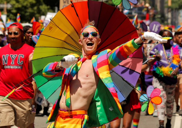 Sapkınlığı övmenin bedeli ağır olacak LGBT’yi övenlere de hapis cezası geliyor! Ali Mahir asıl şimdi yandı