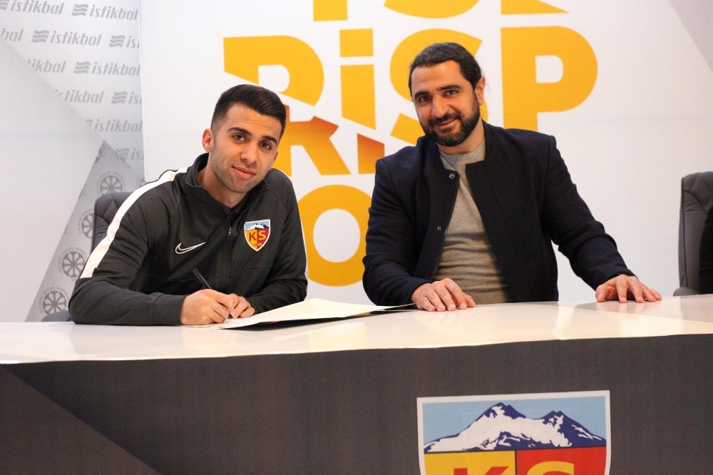 Sapunaru ve Emre Taşdemir sözleşme imzaladı 