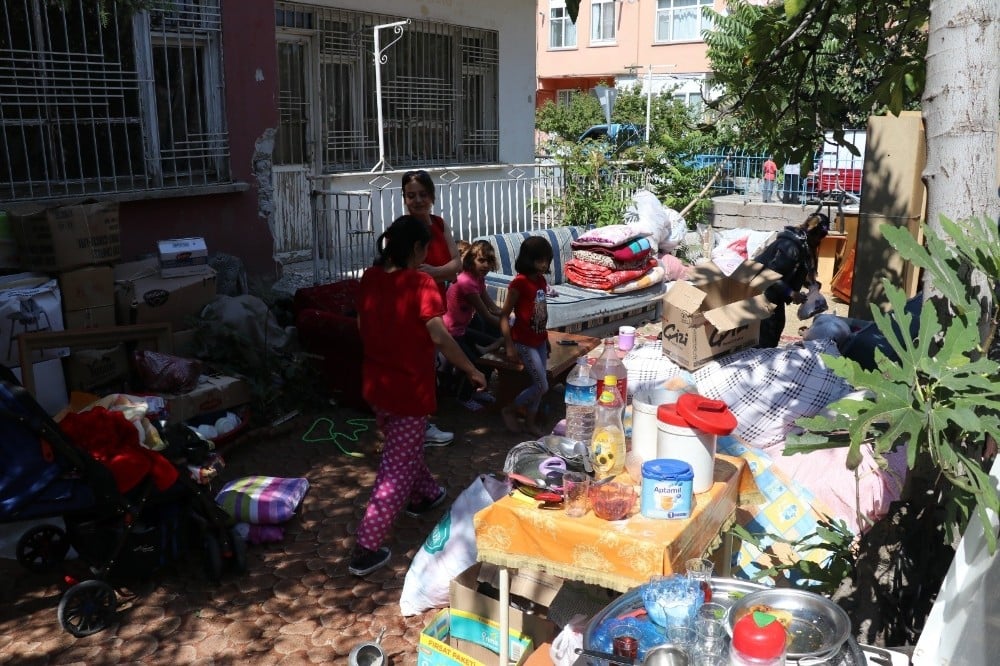 Sara hastası kadın 3 çocuğuyla sokakta kaldı 