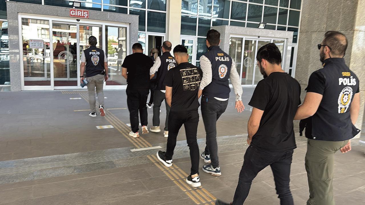 Saraçhane küfürbazları adliyeye sevk edildi! Özgür tahrik etti onların başı yanıyor