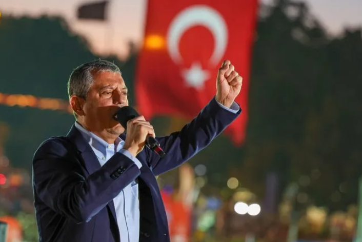 Saraçhane mitinginde Müslümanlara tehdit! bir bir asılacaksınız! Özgür Özel’den alçak ifadeler