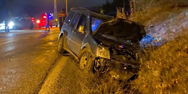 Şarampole devrilen hafif ticari araçtaki 3 kişi yaralandı