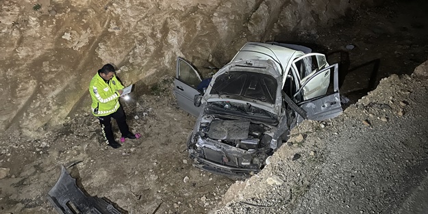 Şarampole devrilen otomobildeki polis memuru yaralandı