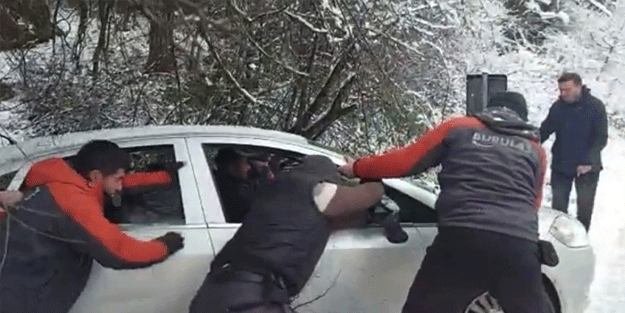 Şarampole uçan araba için seferber oldular