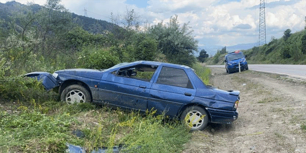 Şarampole uçan araç takla attı: 4 yaralı