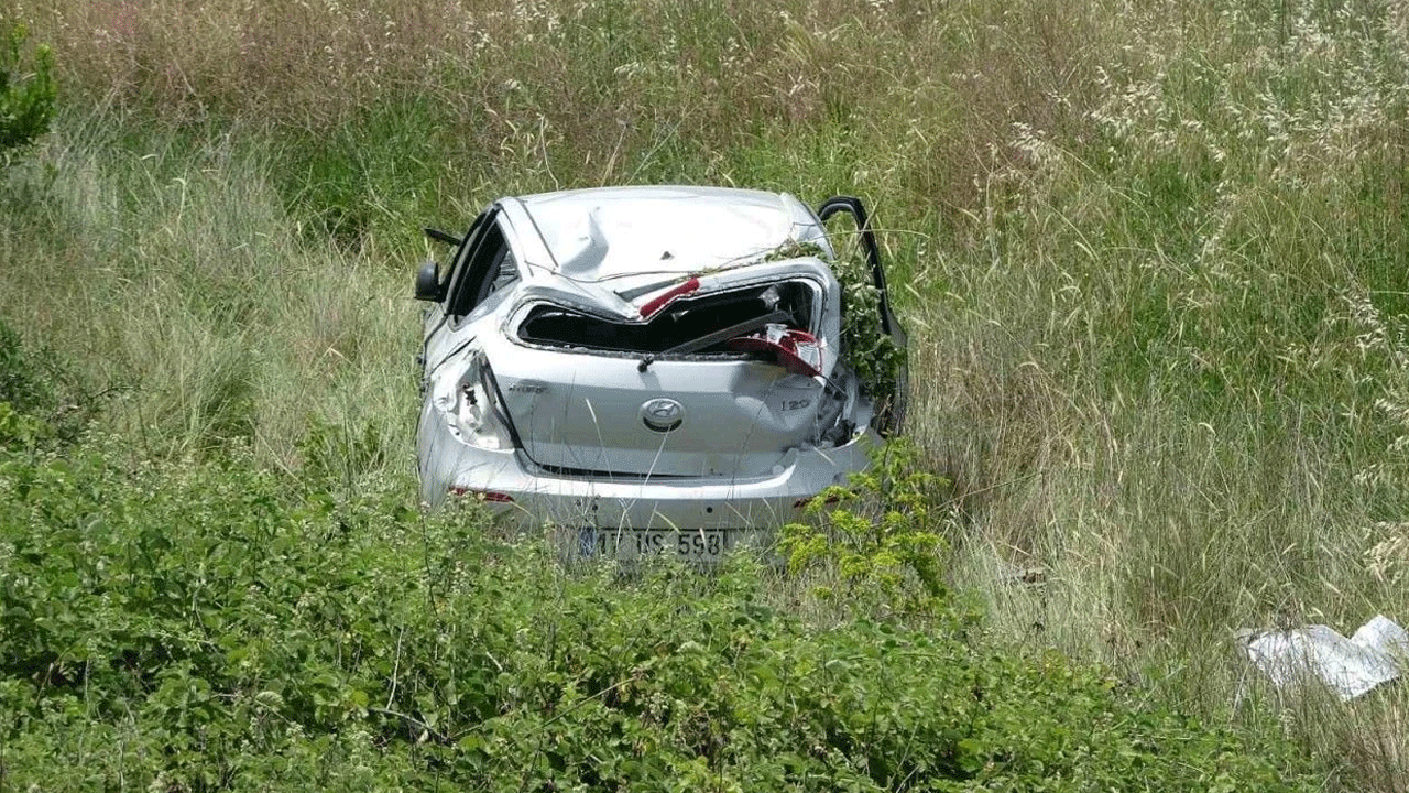Şarampole uçan araçtan yaralı kurtuldu