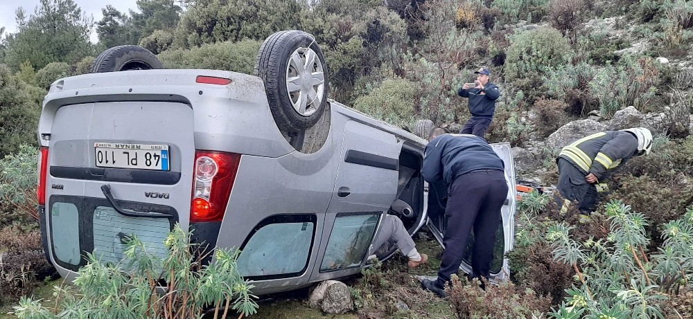 Şarampole yuvarlan otomobil 30 dakika arandı 