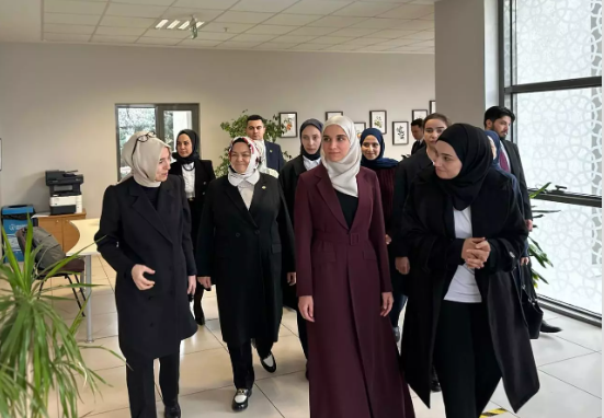 Şara'nın eşi Latife’den İmam Hatip ziyareti! Kadıköy Anadolu İmam Hatip Lisesi'nde ağırlandı.