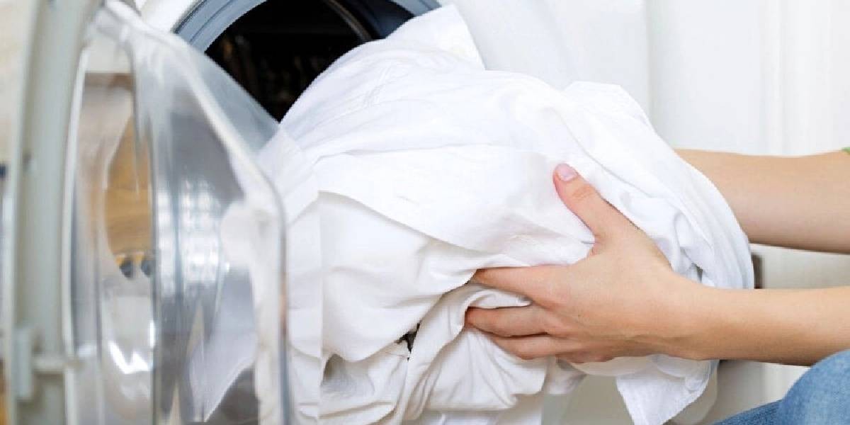 Sararan kıyafet devri kapandı! Tüm çamaşırlar kar beyazı olacak! Sadece bir tutamı yeterli