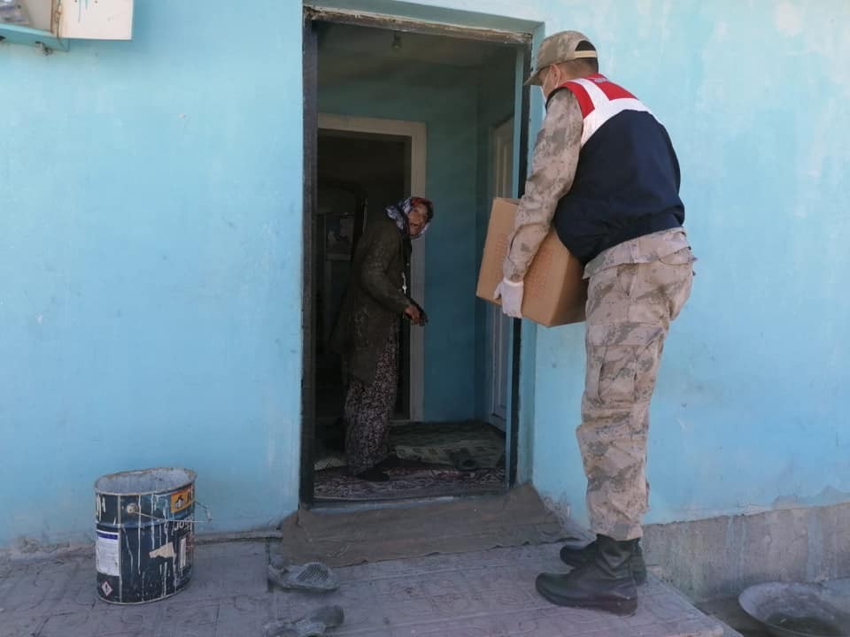 Saray Kaymakamlığı yaşlıların ihtiyacını karşılıyor 