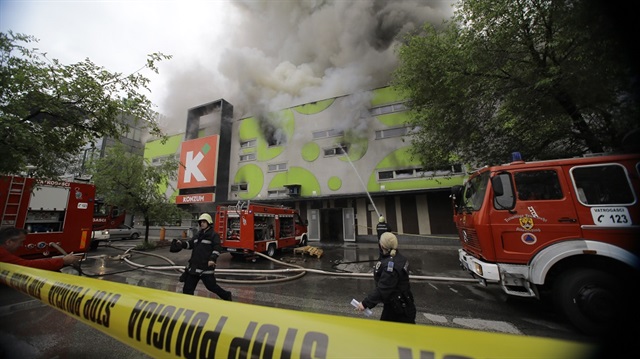 Saraybosna'da market yangını korkuttu