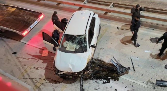 Sarhoş sürücünün kullandığı otomobil alt geçide düştü: 2 yaralı