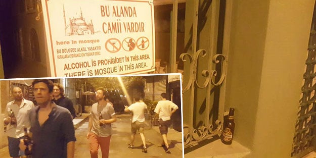 Sarhoşlar cami duvarına pisliyor!