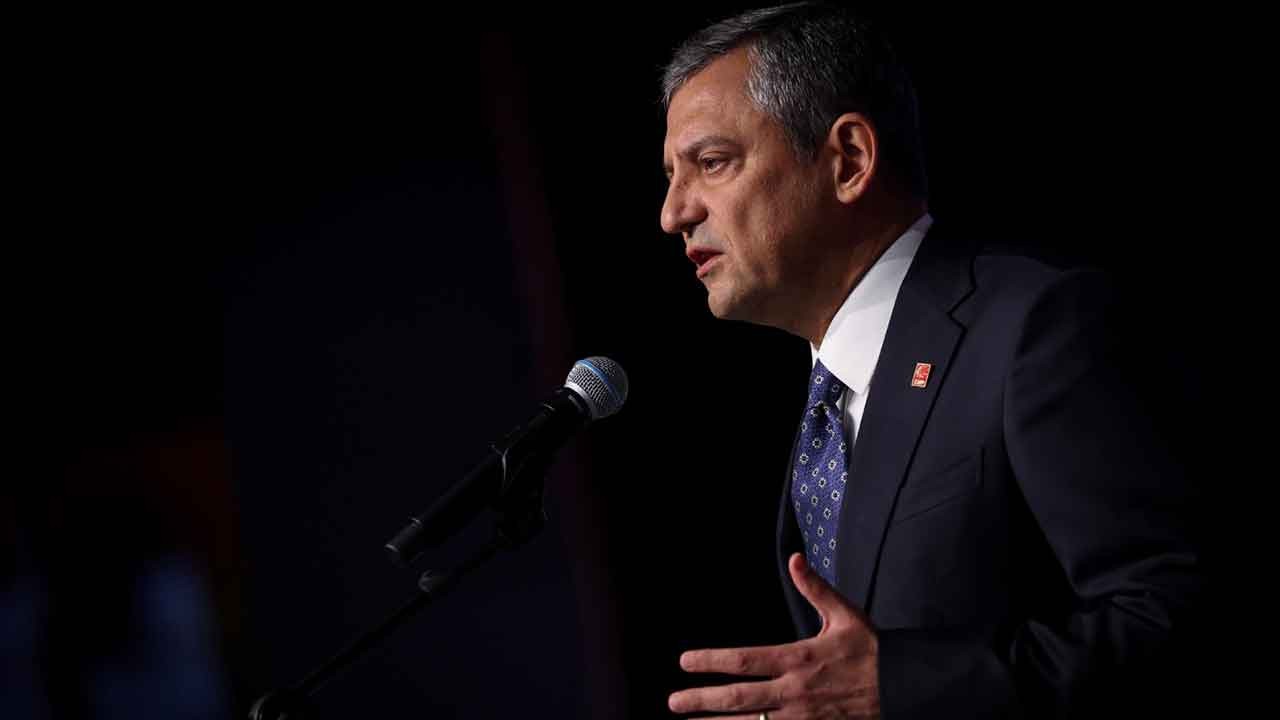 Sarhoştan genel başkan olursa olacağı bu! Küfürbaz Özgür'den CHP'li vekillere de küfür