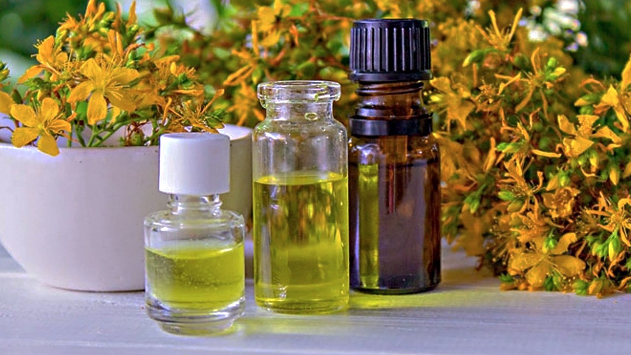 Sarı kantaron çayını yapıp bardak bardak için! Cilt lekelerini silgi gibi siliyor! Kırışıklığa son