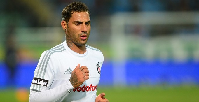 Sarı kart gören Ricardo Quaresma cezalı duruma düştü