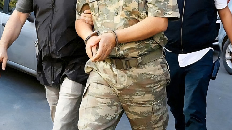 Sarı kategoride aranıyordu! FETÖ'cü komutan yakalandı