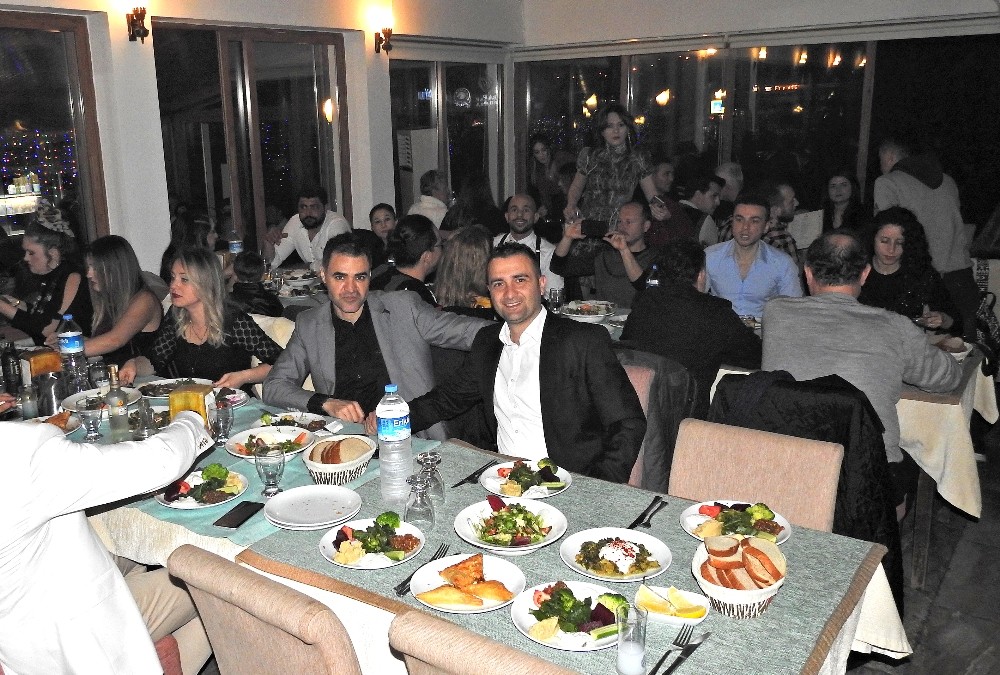 Sarı Zeybekler, dayanışma yemeğinde buluştu 