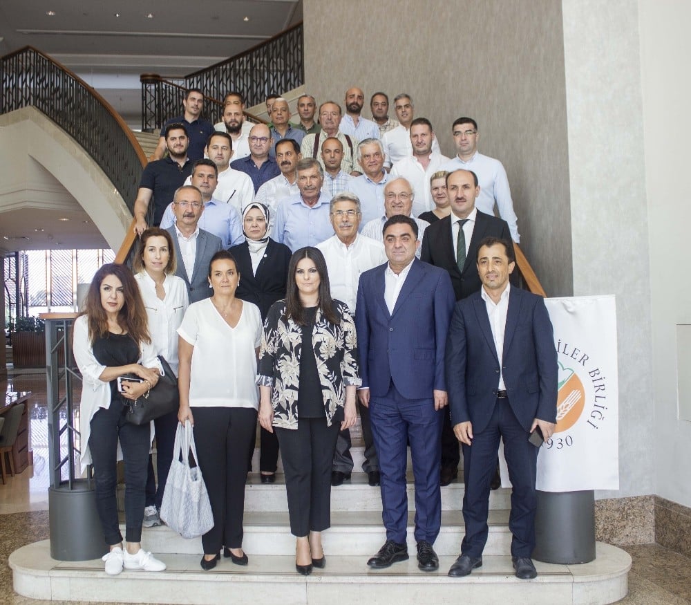 Sarıeroğlu Adana çiftçisiyle buluştu 