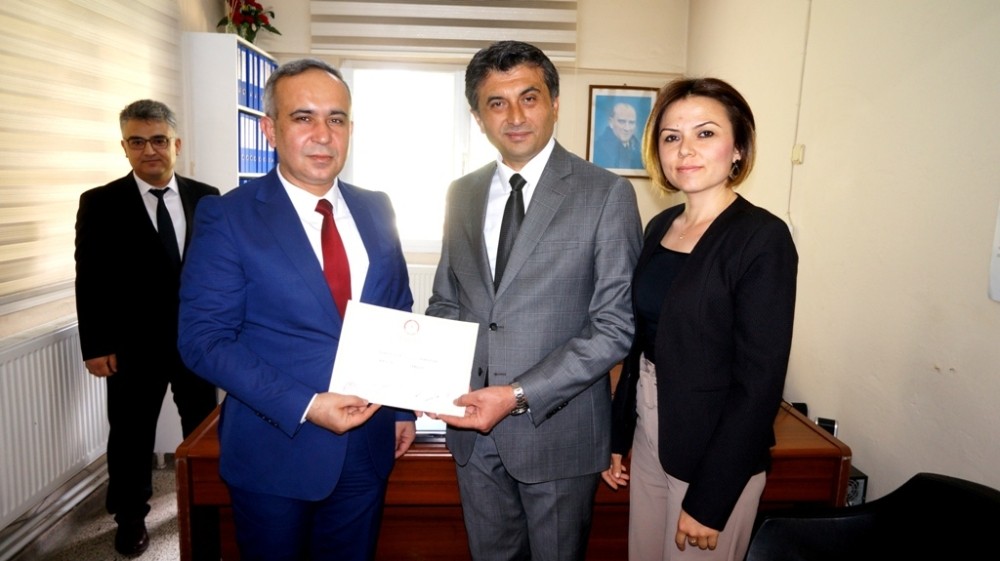 Sarıgöl Belediye Başkanı Selçuk mazbatasını aldı 