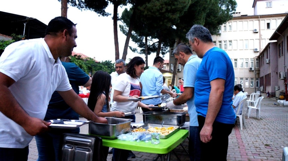Sarıgöl Devlet Hastanesinde iftar yemeği 