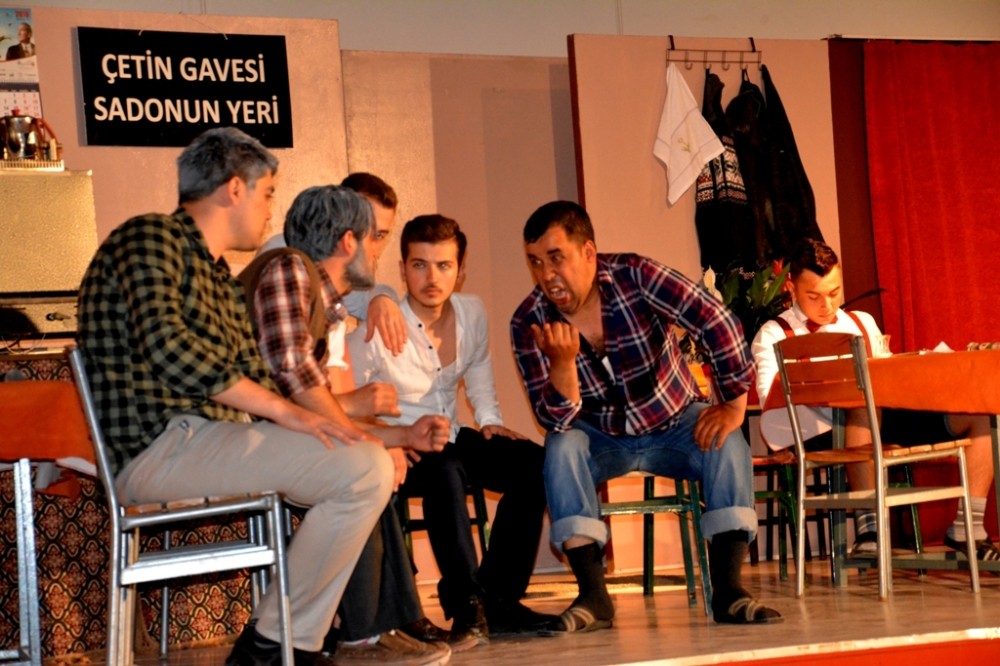 Sarıgöl MYO’dan tiyatro gösterimi 
