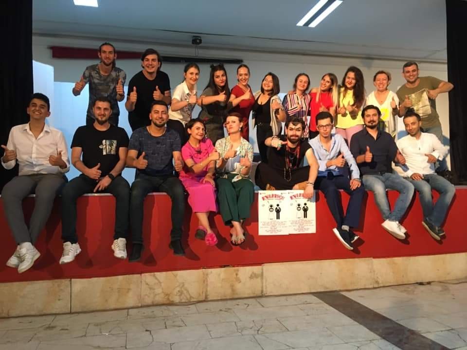 Sarıgöl’de gülme krizine sokan oyun 